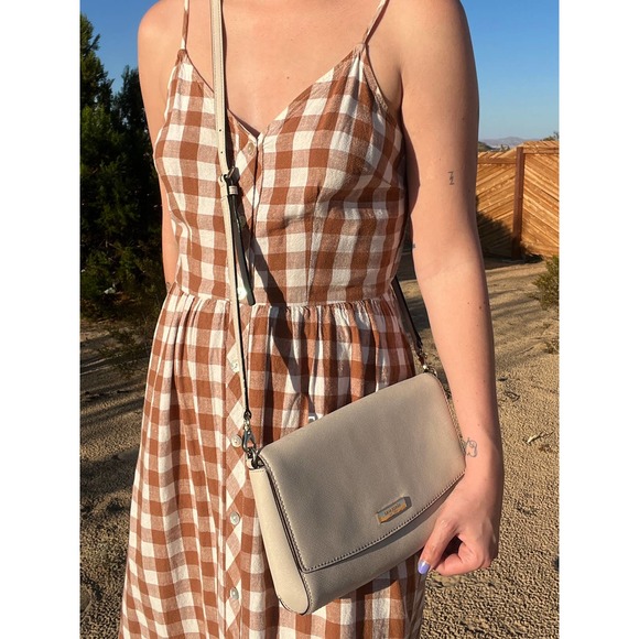kate spade Handbags - Kate Spade Ivory Textured Crossbody Bag